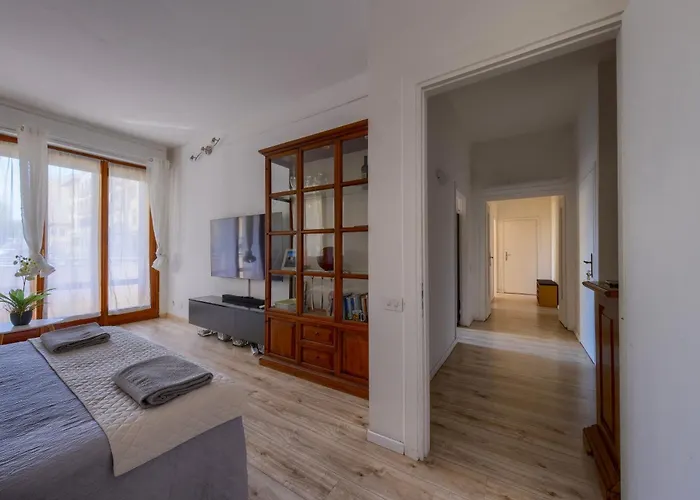 Show Me 2 Bedroom Appartment Duomo & Airport Tram